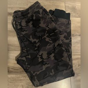NIKE TECH FLEECE PANTS DIGITAL URBAN CAMO (S)